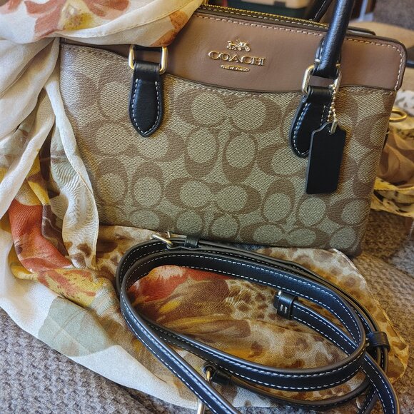 COACH Mini Darcie Like NEW - Picture 1 of 11